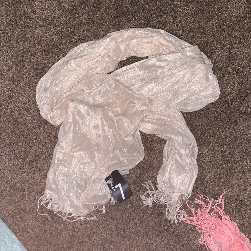 Scarf Lot - Picture 5 of 7